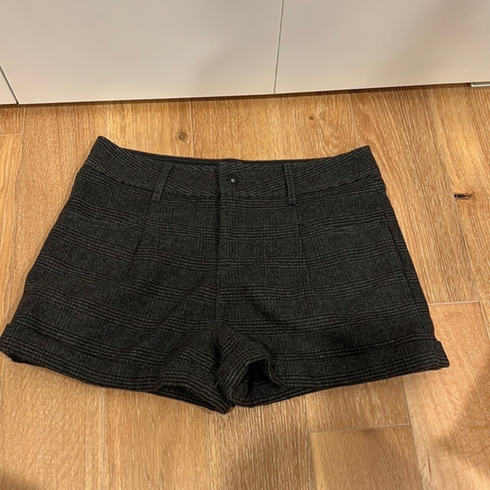Levi’s women’s size 29‎ wool plaid shorts